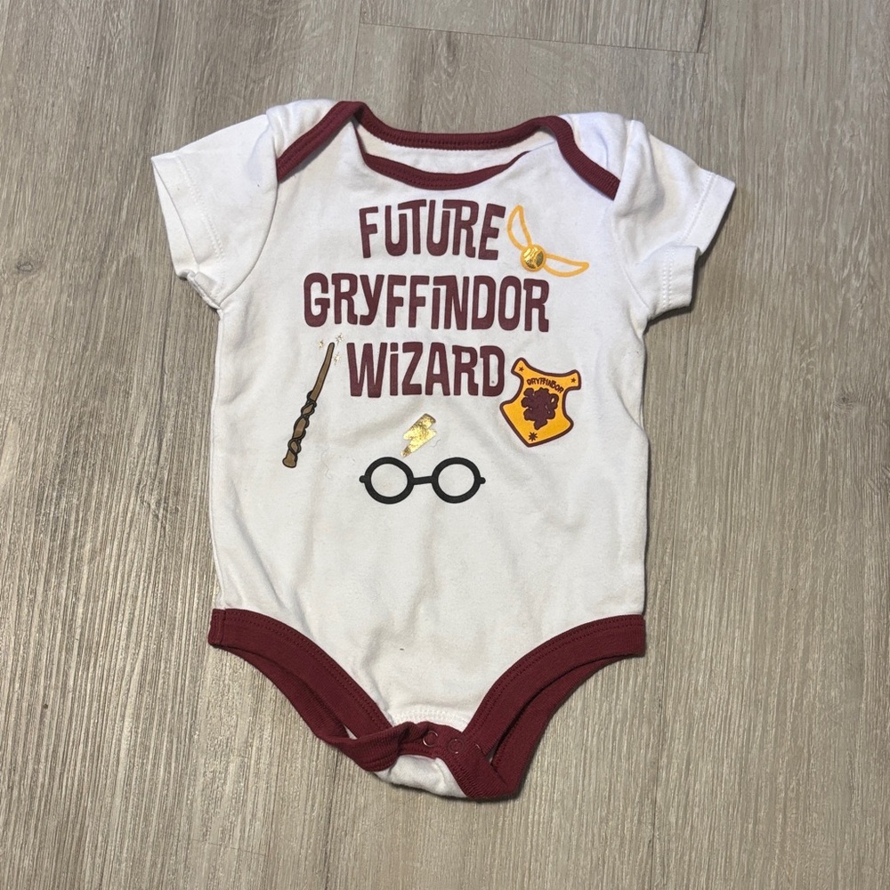 Harry Potter Gryffindor Wizard Baby Bodysuit in White and‎ Red